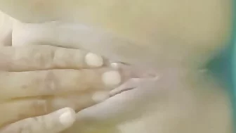 TikToker Queen fingering, TikToker dasi Pakistani, Indian Queen apnii sexy pussy ma fingers dalti ha full awaz k Sath